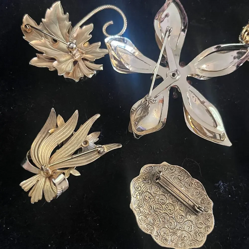 Vintage unsigned, large gold tone, brooch lot of six
